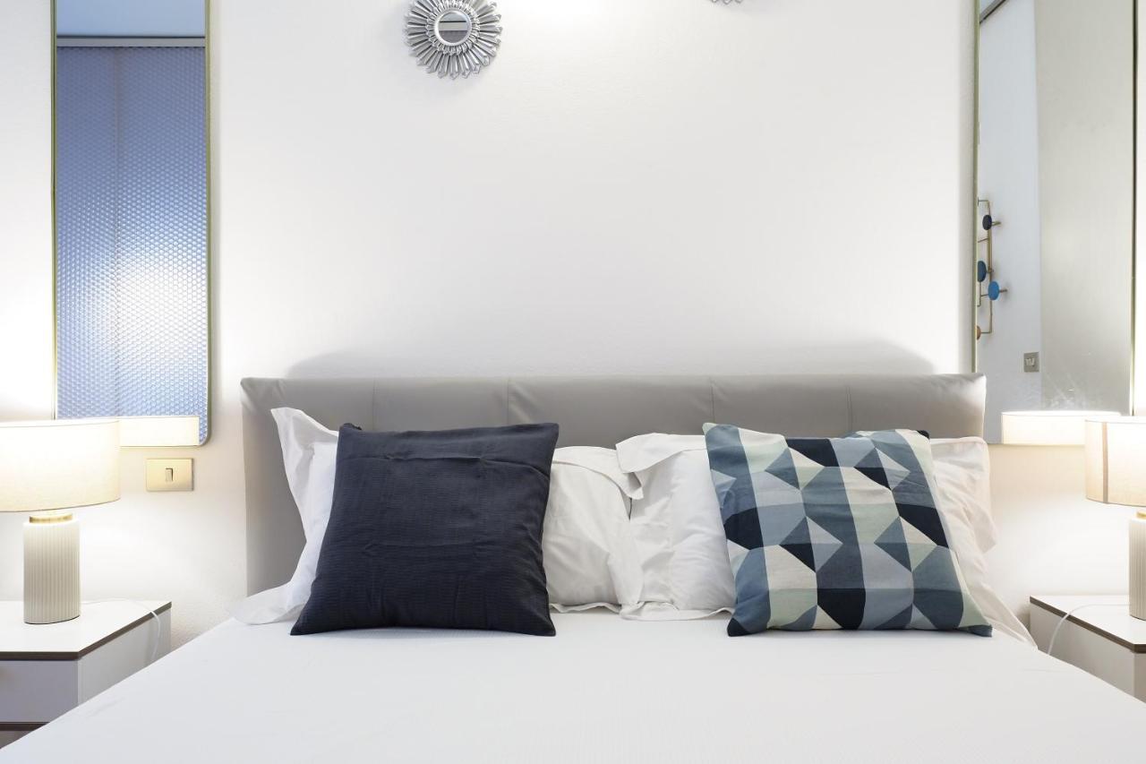 Mila Apartments Alessi Milan Bagian luar foto
