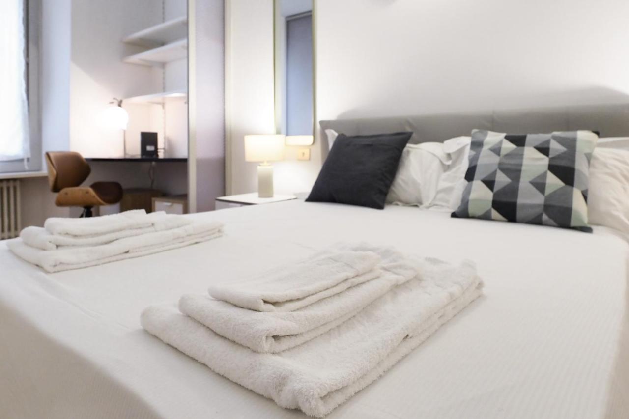 Mila Apartments Alessi Milan Bagian luar foto